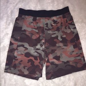 Men’s Lululemon Camo Print Elastic Shorts